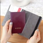 Funda Porta Pasaporte Documentos Funda Protectora Viaje Color Azul Claro Diseño De La Tela Cuero - Imagen 3