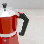 Cafetera Italiana Aluminio 6 Tazas Color Rojo Moka Express - Imagen 6