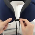 Almohada Viaje Viscoelastica Cervical Cuello Avion Descanso Color Azul Diseño De La Tela Poliester Afelpado - Imagen 3