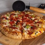 Tabla De Pizza Con Cortador Grande Madera 32cm Cocina - Imagen 3