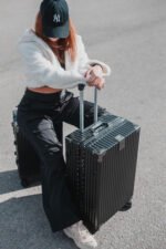 Valija Mediana 24  Policarbonato Y Aluminio Estilo Baúl 67cm - Imagen 9